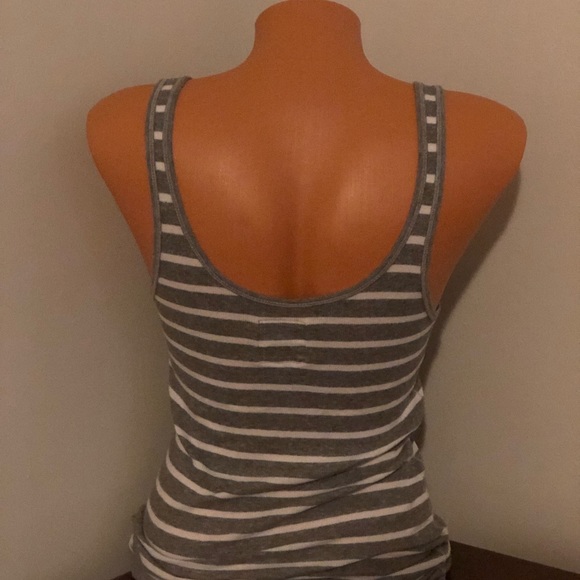 Tank tops - Picture 5 of 6